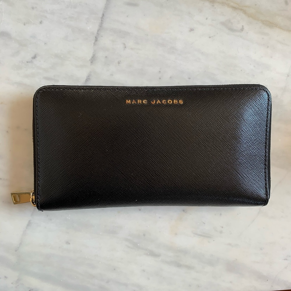 Marc Jacobs Black & Nude Wallet Maroon Interior
